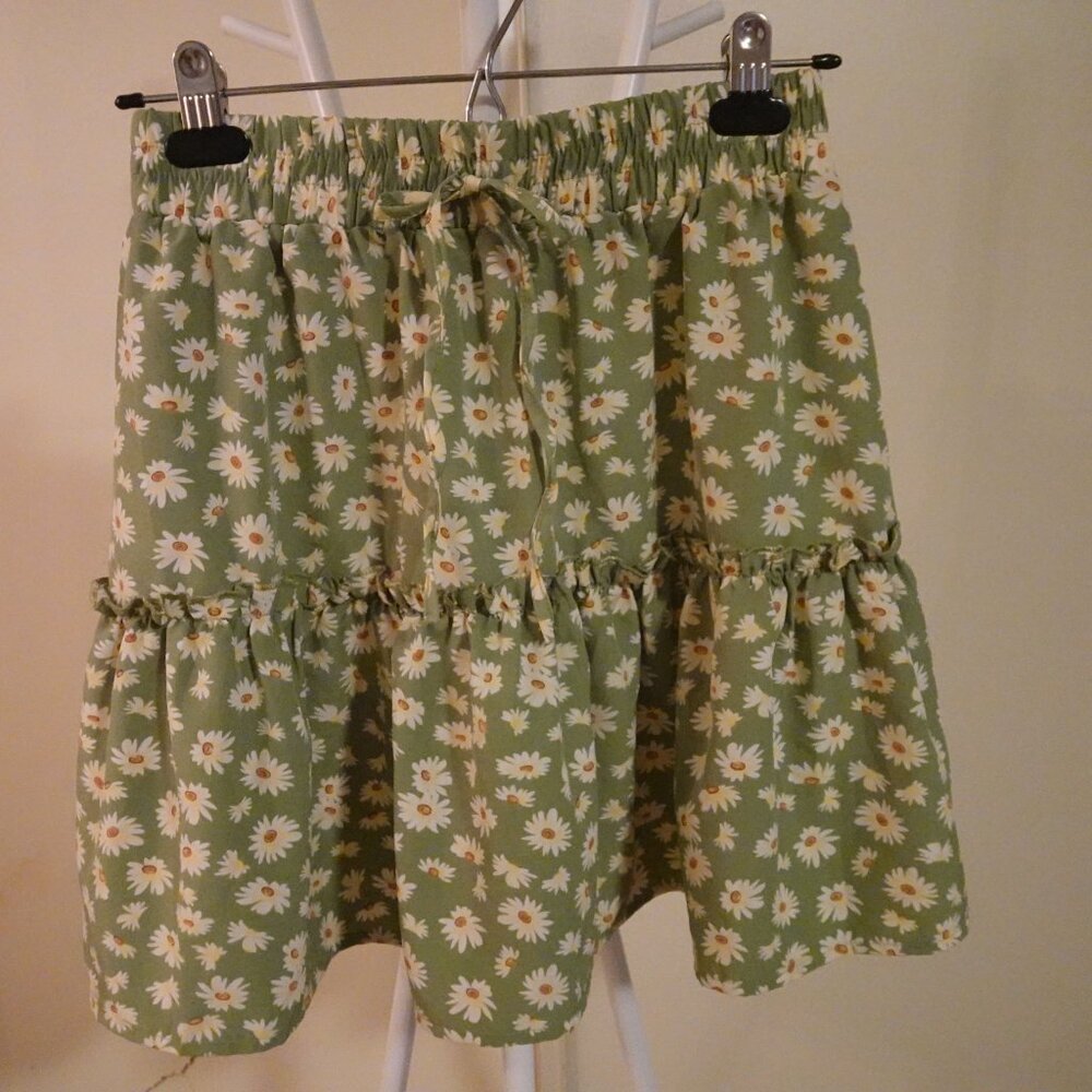 Amazon Fashion Ruffle Miniskirt Size Extra Small - Picture 2 of 5